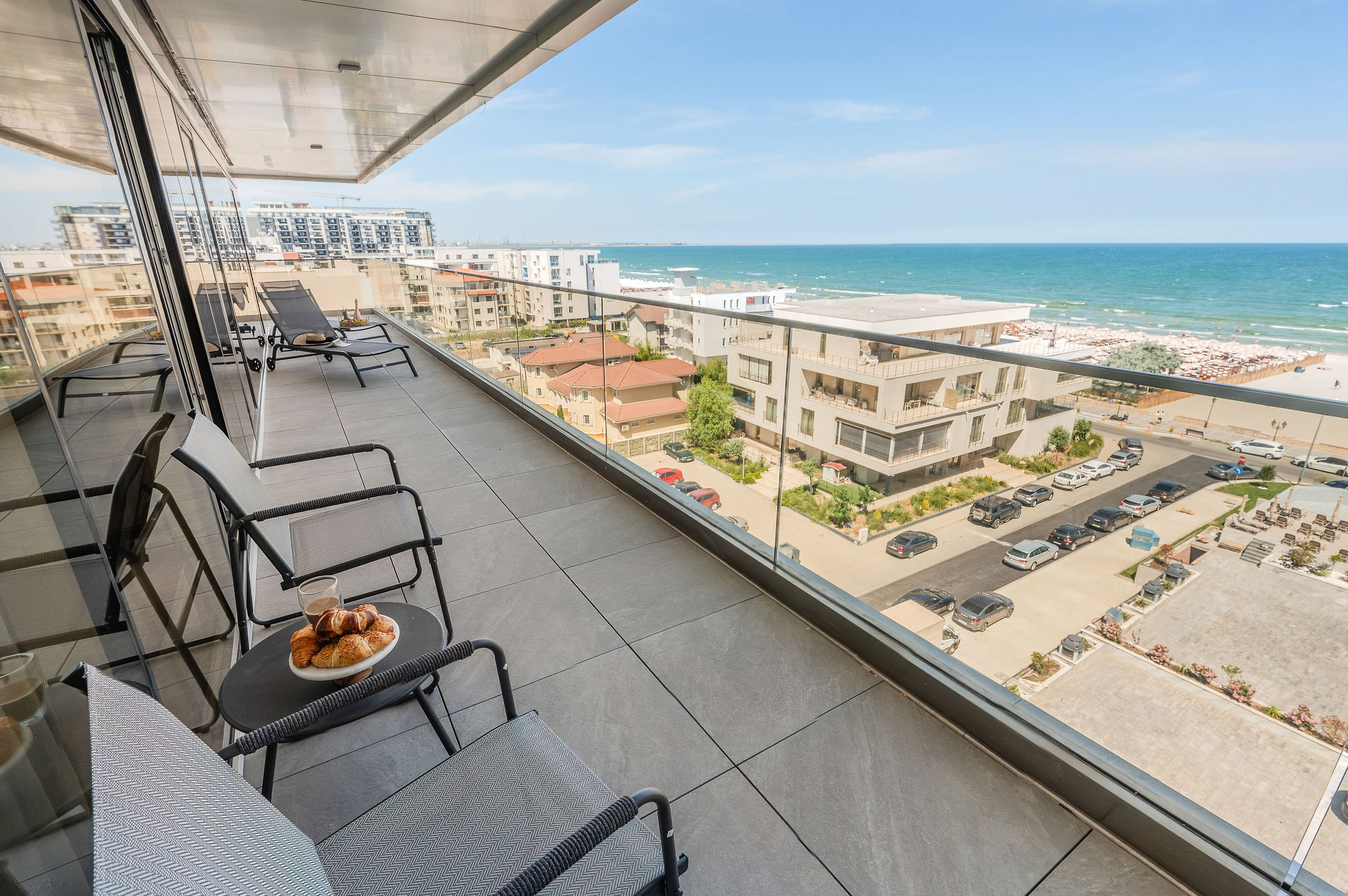 AC-828-Ghost Collection (145 SQM 2BD Sea View Premium) — Διαμέρισμα — κατάλυμα διακοπών με θέα στη θάλασσα στο Aqua Cullinan Resort & SPA, Mamaia Nord, Κωνστάντζα, Ρουμανία — κύρια φωτογραφία του καταλύματος | Aqua Vista Rentals