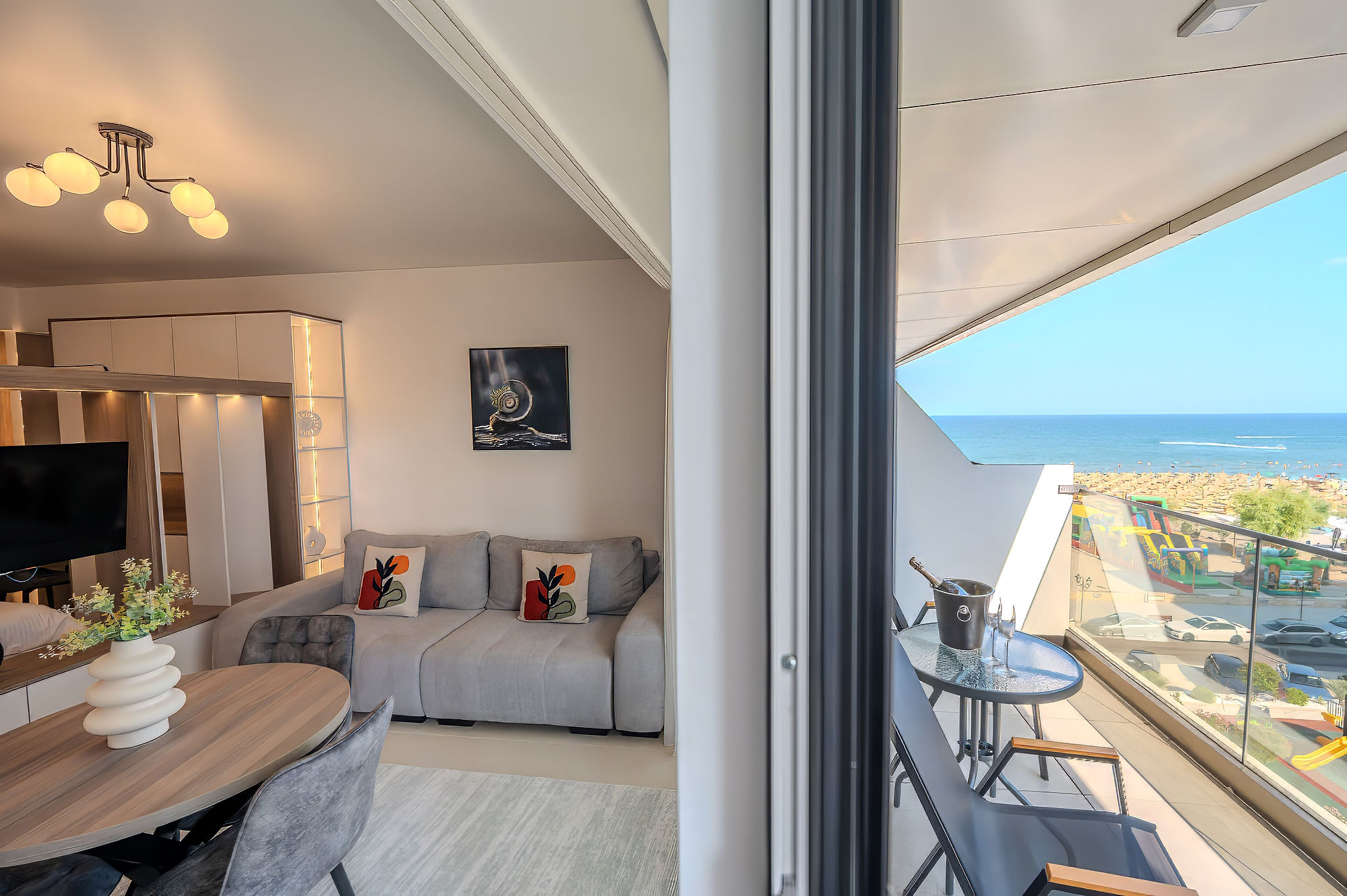 AC-424-Spectre Collection (60 SQM Studio Sea View) — Στούντιο — κατάλυμα διακοπών με θέα στη θάλασσα στο Aqua Cullinan Resort & SPA, Mamaia Nord, Κωνστάντζα, Ρουμανία — κύρια φωτογραφία του καταλύματος | Aqua Vista Rentals