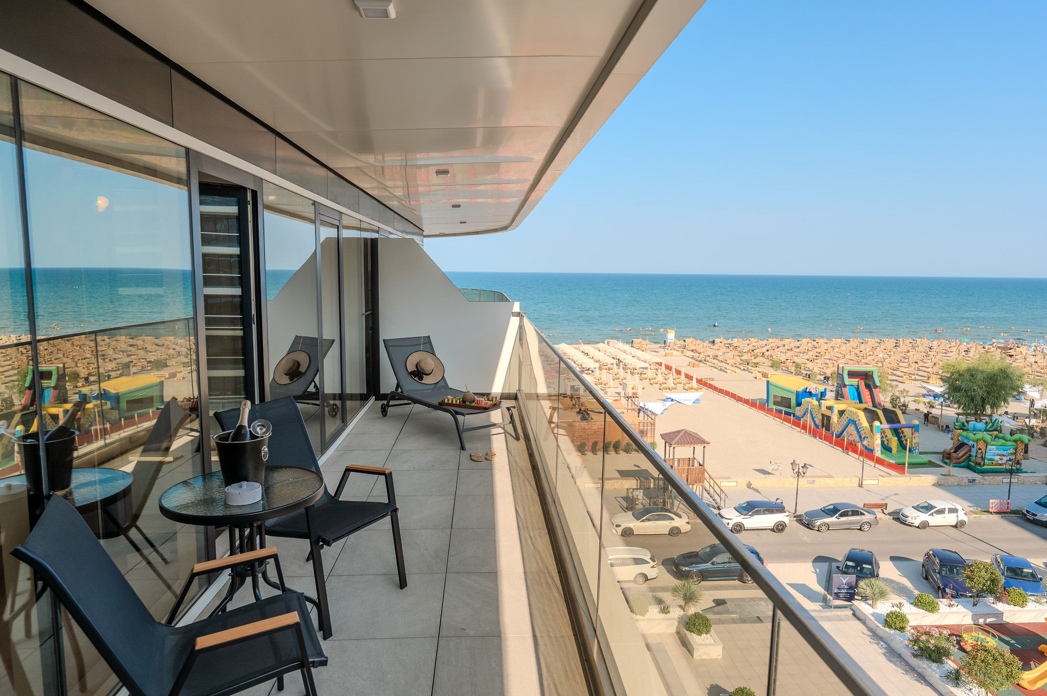 AC-417-DropTail Collection (93 SQM 1BD Front Sea View) — Διαμέρισμα — κατάλυμα διακοπών με θέα στη θάλασσα στο Aqua Cullinan Resort & SPA, Mamaia Nord, Κωνστάντζα, Ρουμανία — φωτογραφία 2 του καταλύματος | Aqua Vista Rentals