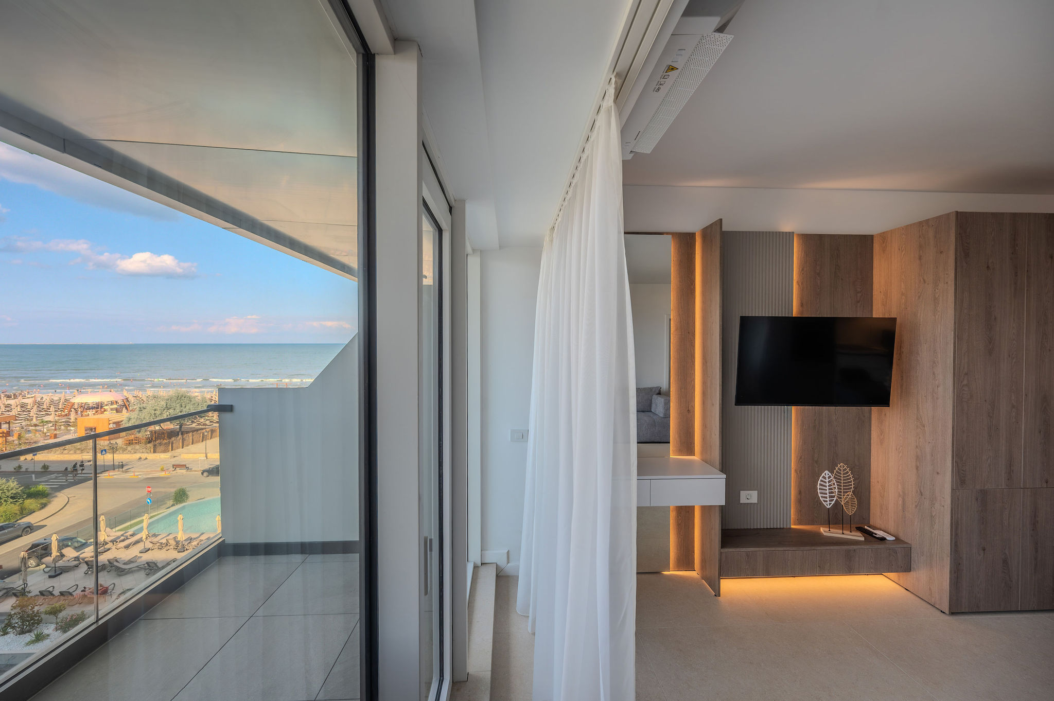 AC-414-Dawn Collection (90 SQM 1BD Front Sea View) — Διαμέρισμα — κατάλυμα διακοπών με θέα στη θάλασσα στο Aqua Cullinan Resort & SPA, Mamaia Nord, Κωνστάντζα, Ρουμανία — κύρια φωτογραφία του καταλύματος | Aqua Vista Rentals