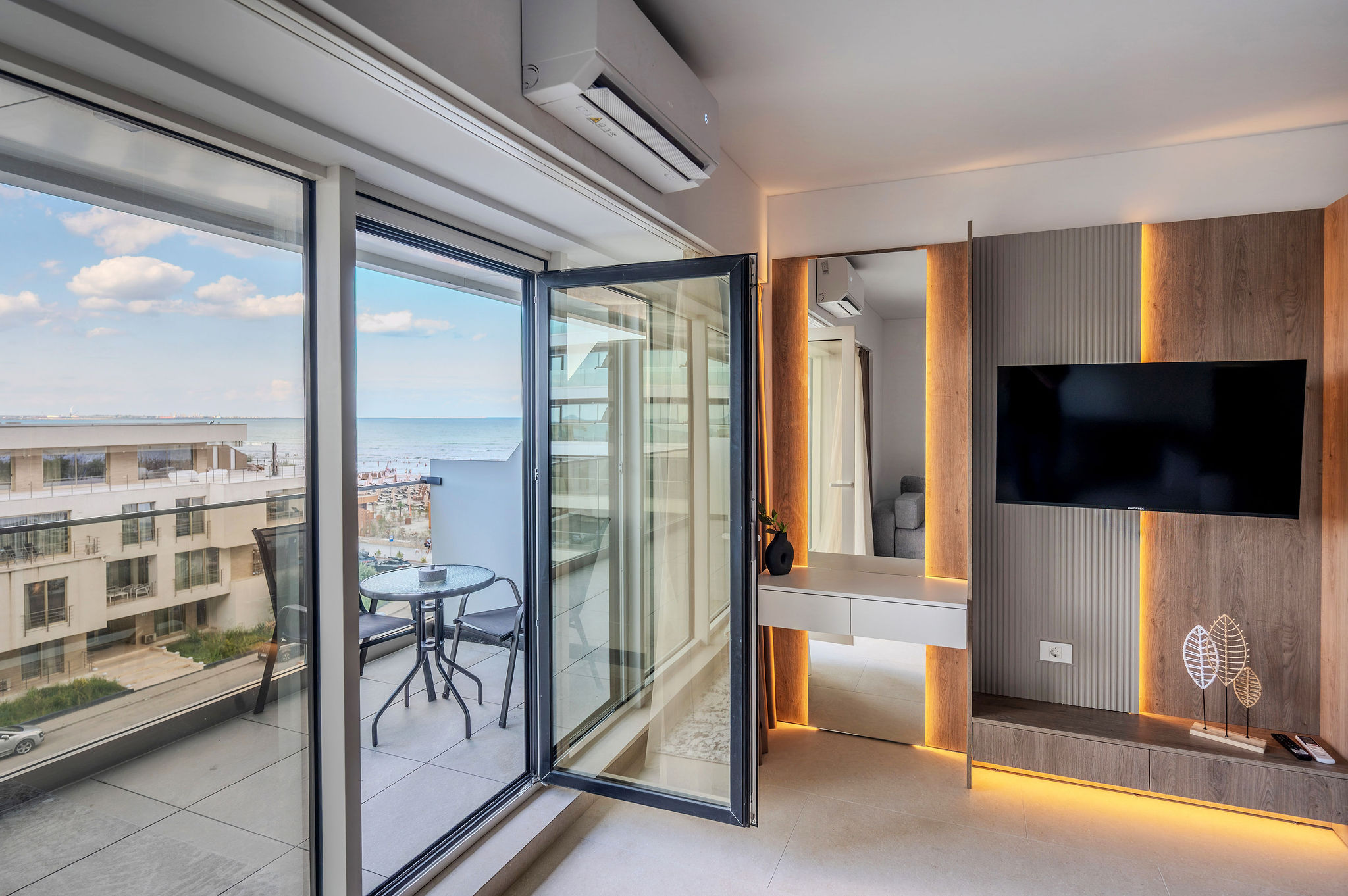 AC-414-Dawn Collection (90 SQM 1BD Front Sea View) — Διαμέρισμα — κατάλυμα διακοπών με θέα στη θάλασσα στο Aqua Cullinan Resort & SPA, Mamaia Nord, Κωνστάντζα, Ρουμανία — φωτογραφία 2 του καταλύματος | Aqua Vista Rentals