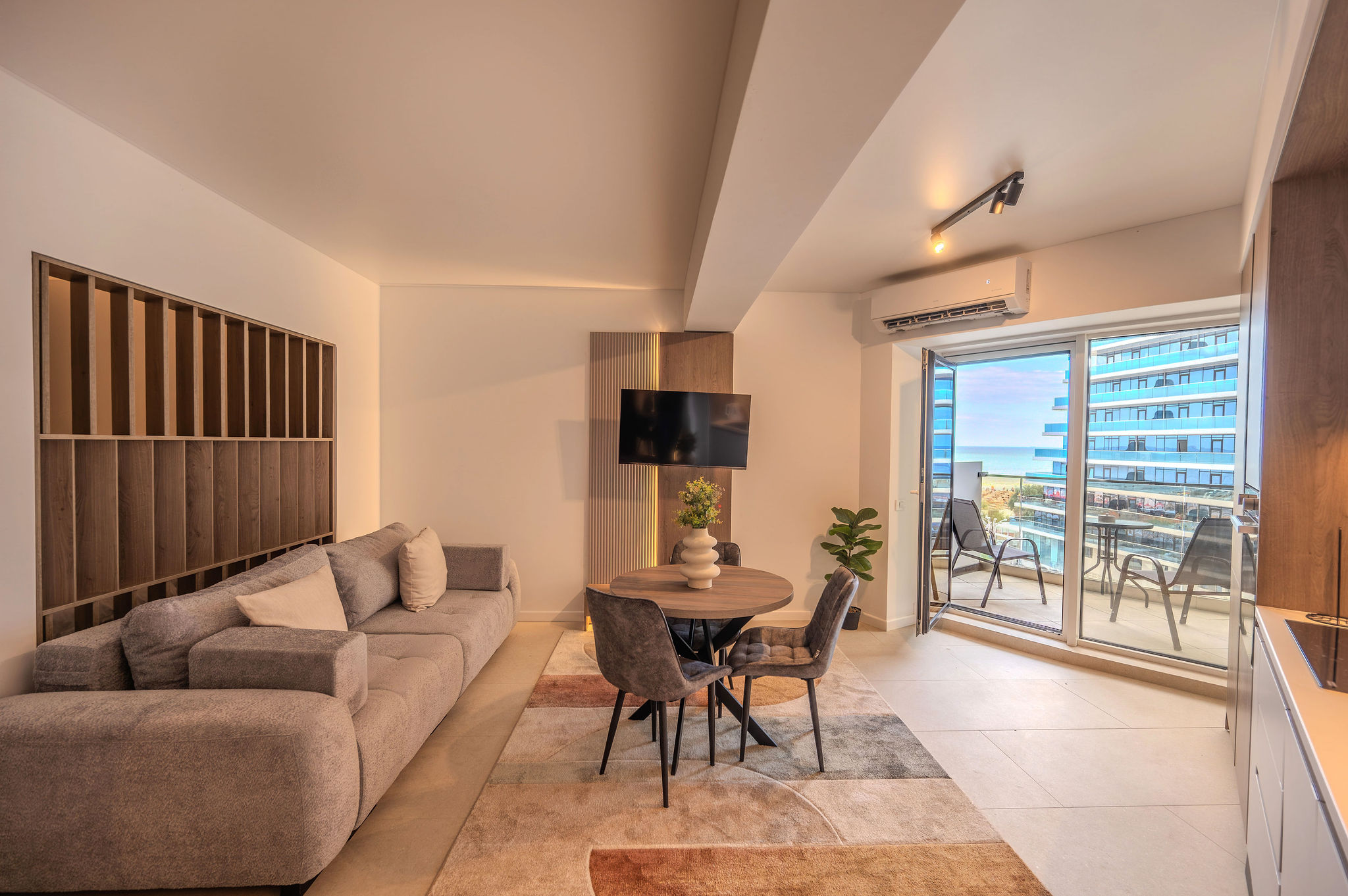AC-426-Acove Collection (79 SQM. 2BD Studio Sea View) — Στούντιο — κατάλυμα διακοπών με θέα στη θάλασσα στο Aqua Cullinan Resort & SPA, Mamaia Nord, Κωνστάντζα, Ρουμανία — φωτογραφία 2 του καταλύματος | Aqua Vista Rentals