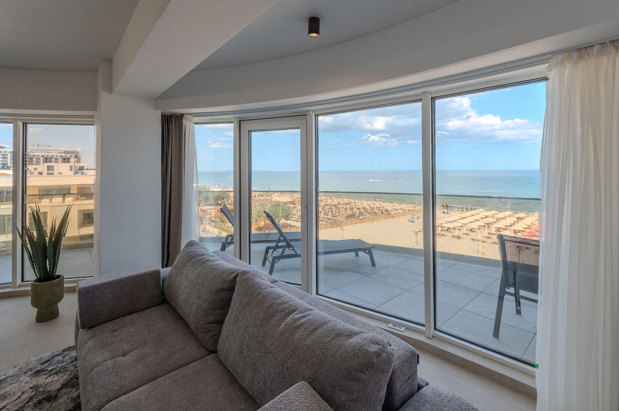 AC-419-Phantom Collection (144 SQM 2BD Panoramic Front Sea View) — Διαμέρισμα — κατάλυμα διακοπών με θέα στη θάλασσα στο Aqua Cullinan Resort & SPA, Mamaia Nord, Κωνστάντζα, Ρουμανία — φωτογραφία 5 του καταλύματος | Aqua Vista Rentals