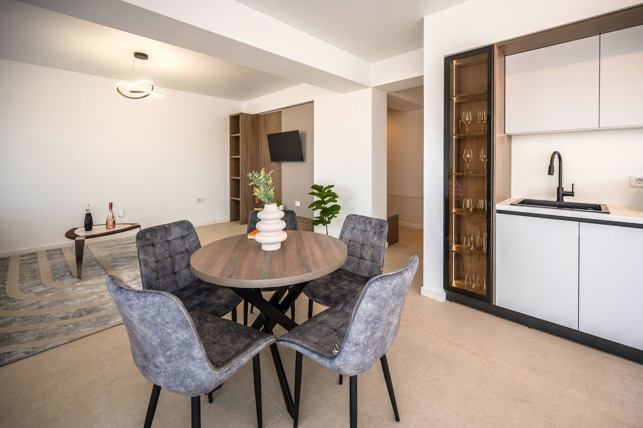 AC-405-Corniche Collection (151 SQM 2BD Corner View) — Διαμέρισμα — κατάλυμα διακοπών με θέα στην πόλη στο Aqua Cullinan Resort & SPA, Mamaia Nord, Κωνστάντζα, Ρουμανία — φωτογραφία 3 του καταλύματος | Aqua Vista Rentals