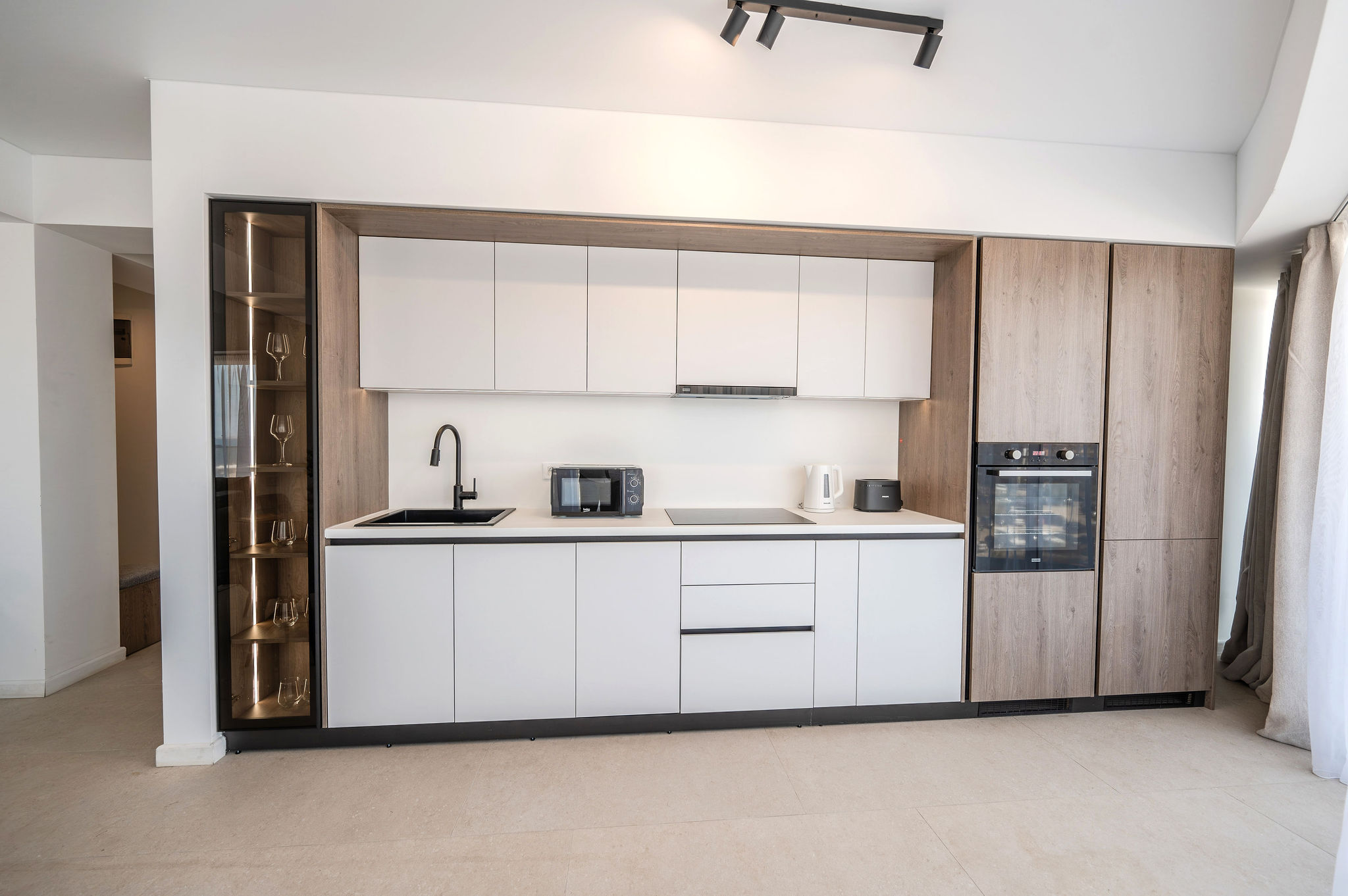 AC-405-Corniche Collection (151 SQM 2BD Corner View) — Διαμέρισμα — κατάλυμα διακοπών με θέα στην πόλη στο Aqua Cullinan Resort & SPA, Mamaia Nord, Κωνστάντζα, Ρουμανία — φωτογραφία 2 του καταλύματος | Aqua Vista Rentals