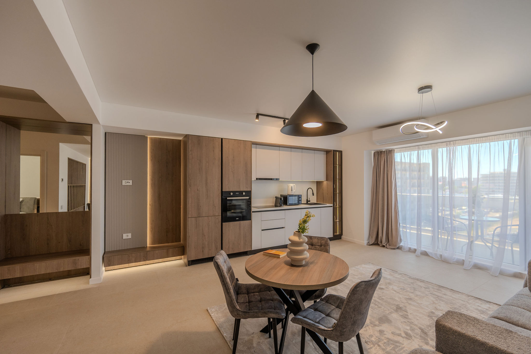 AC-403-Silver Shadow Collection (89 SQM 1BD City View) — Διαμέρισμα — κατάλυμα διακοπών με θέα στην πόλη στο Aqua Cullinan Resort & SPA, Mamaia Nord, Κωνστάντζα, Ρουμανία — φωτογραφία 4 του καταλύματος | Aqua Vista Rentals