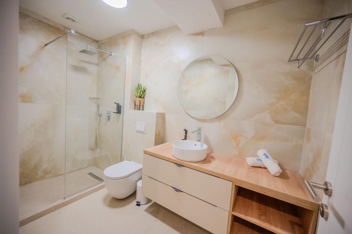 AC-235-Silver Spirit Collection (104 SQM 1BD+ City View) — Διαμέρισμα — κατάλυμα διακοπών με θέα στην πόλη στο Aqua Cullinan Resort & SPA, Mamaia Nord, Κωνστάντζα, Ρουμανία — φωτογραφία 8 του καταλύματος | Aqua Vista Rentals