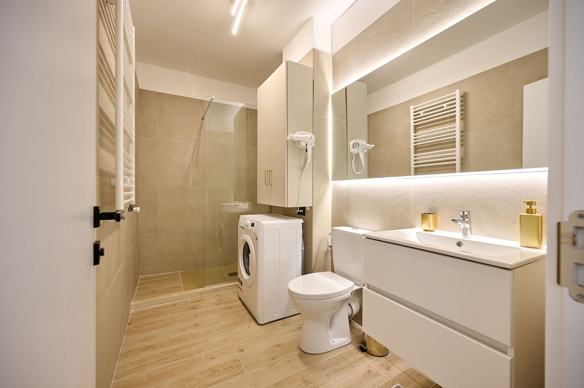 Seaview Luxury Studio in Infinity Beach Resort — Στούντιο — κατάλυμα διακοπών με θέα στη θάλασσα στο Infinity Resort & SPA, Mamaia Nord, Κωνστάντζα, Ρουμανία — φωτογραφία 8 του καταλύματος | Aqua Vista Rentals