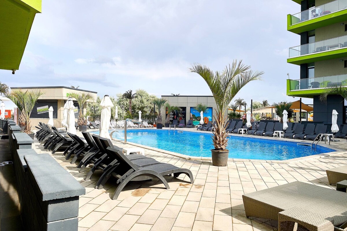 Midsummer Dream Studio — Studio — închiriere de vacanță cu vedere la mare în Alezzi Beach Resort, Mamaia Nord, Constanța, România — fotografia principală a proprietății | Aqua Vista Rentals