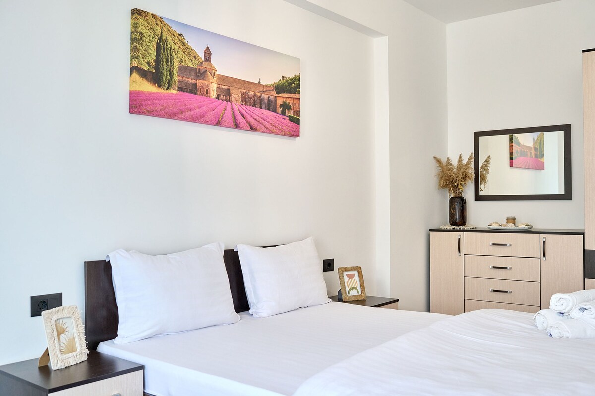 Retro Apartment in Infinity Beach Resort — Διαμέρισμα — κατάλυμα διακοπών με θέα στη θάλασσα στο Infinity Resort & SPA, Mamaia Nord, Κωνστάντζα, Ρουμανία — φωτογραφία 2 του καταλύματος | Aqua Vista Rentals