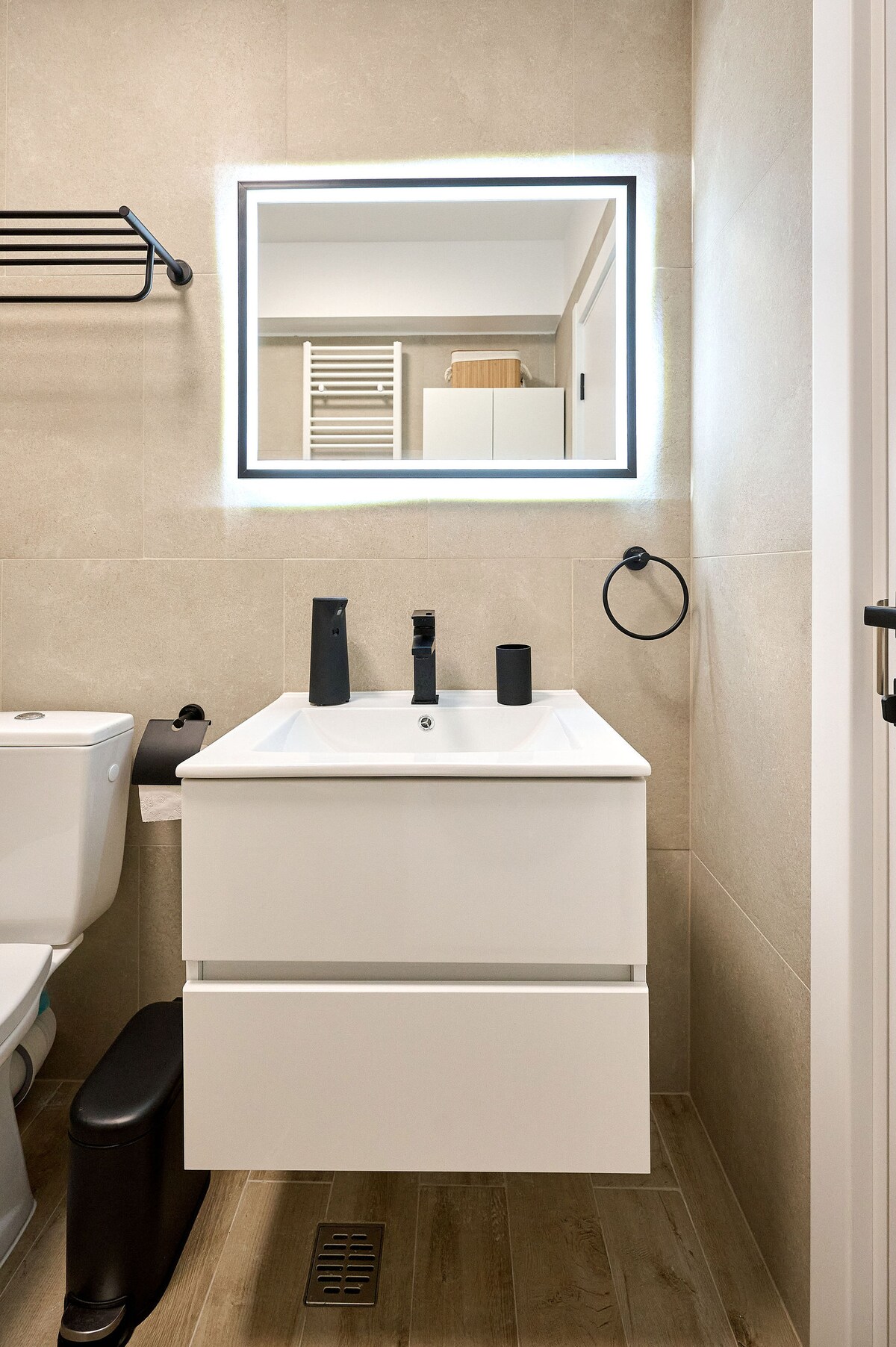JAD Apartment in Infinity Beach Resort - parking — Διαμέρισμα — κατάλυμα διακοπών με θέα στη θάλασσα στο Infinity Resort & SPA, Mamaia Nord, Κωνστάντζα, Ρουμανία — φωτογραφία 8 του καταλύματος | Aqua Vista Rentals