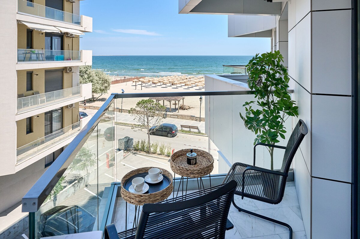Infinity by Sea Apartment Beach Resort - parking — Διαμέρισμα — κατάλυμα διακοπών με θέα στη θάλασσα στο Infinity Resort & SPA, Mamaia Nord, Κωνστάντζα, Ρουμανία — κύρια φωτογραφία του καταλύματος | Aqua Vista Rentals