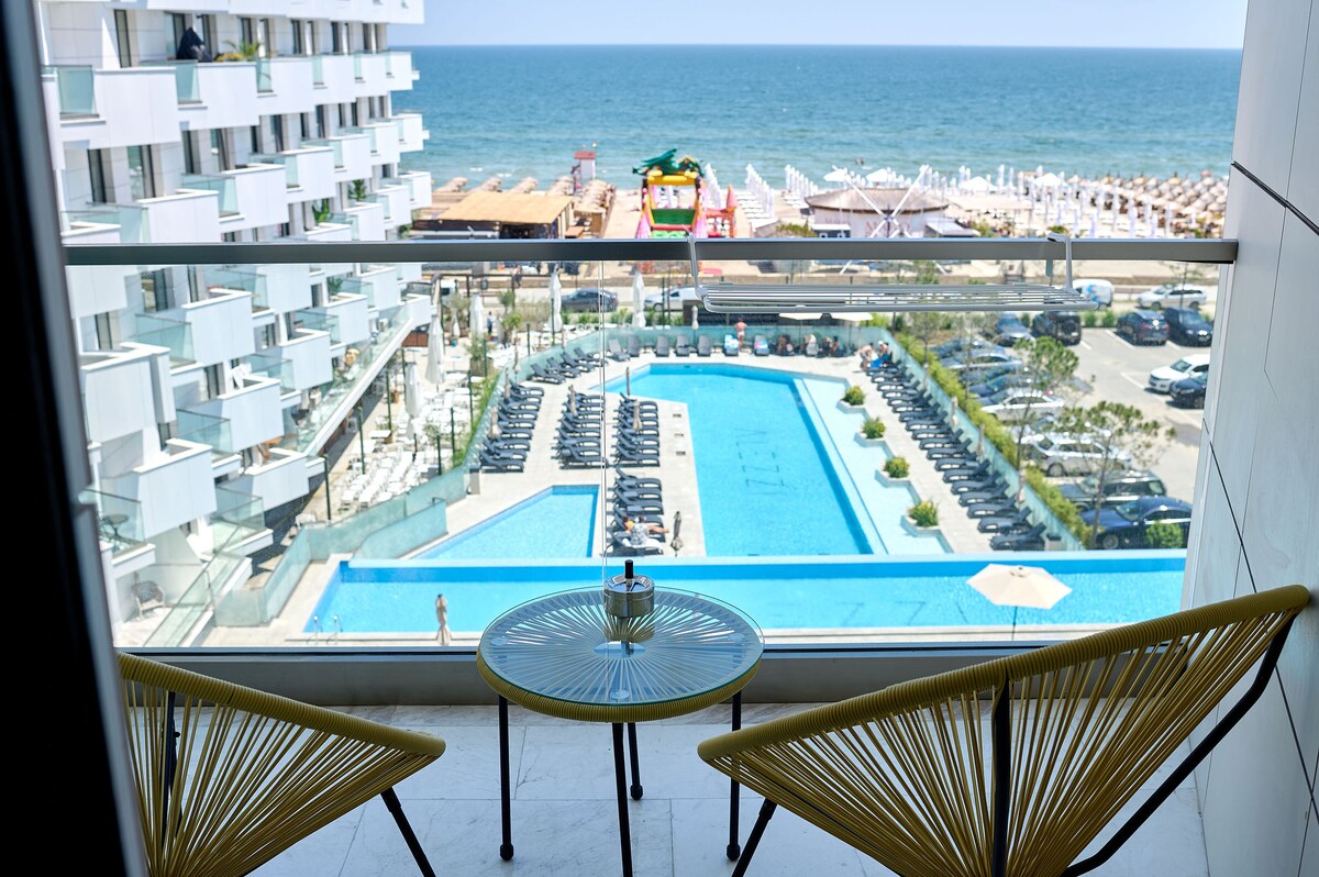 Sea-esta Studio in Infinity Beach Resort — Studio — închiriere de vacanță cu vedere la mare în Infinity Resort & SPA, Mamaia Nord, Constanța, România — fotografia principală a proprietății | Aqua Vista Rentals
