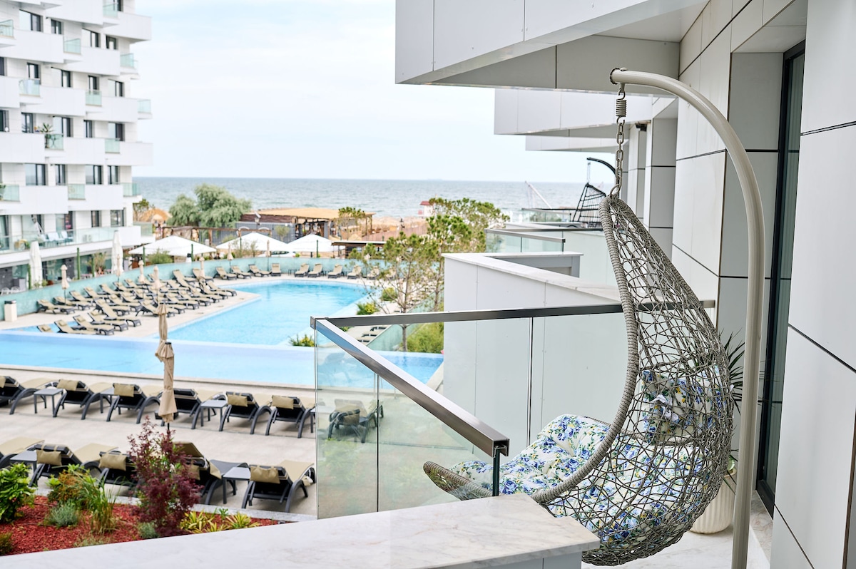 Infinity Summer Crib Beach Resort - parking — Διαμέρισμα — κατάλυμα διακοπών στο Infinity Resort & SPA, Mamaia Nord, Κωνστάντζα, Ρουμανία — κύρια φωτογραφία του καταλύματος | Aqua Vista Rentals