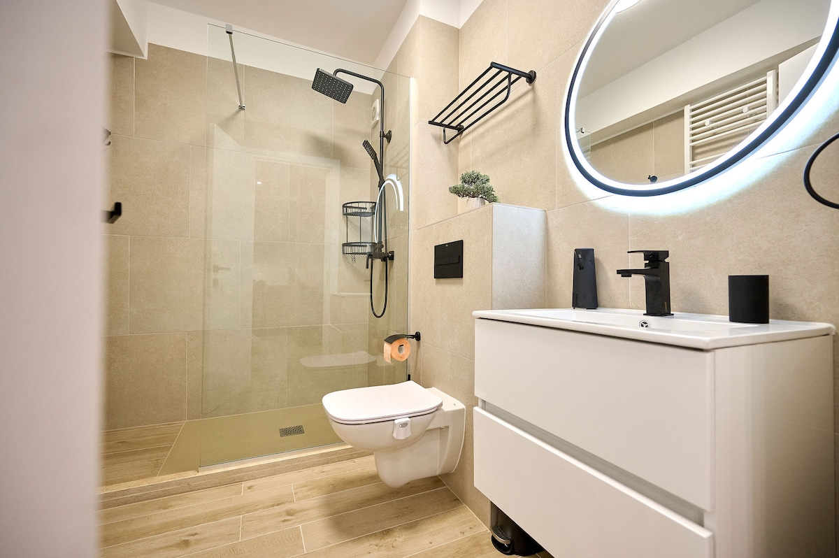 Infinity Summer Crib Beach Resort - parking — Διαμέρισμα — κατάλυμα διακοπών στο Infinity Resort & SPA, Mamaia Nord, Κωνστάντζα, Ρουμανία — φωτογραφία 7 του καταλύματος | Aqua Vista Rentals
