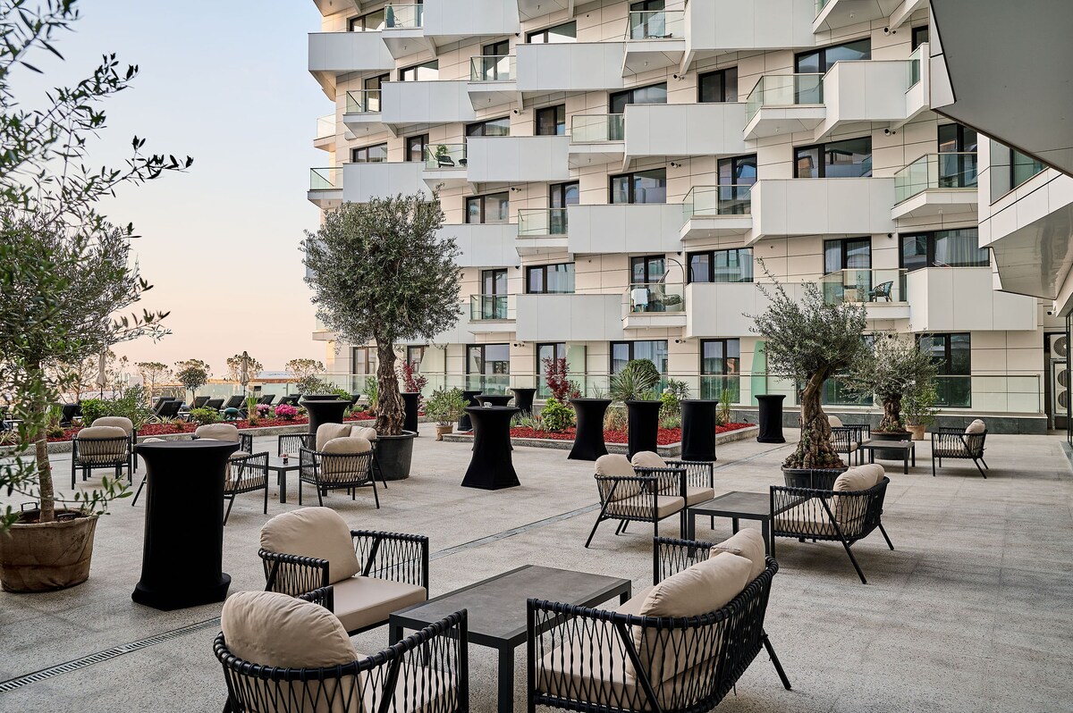 Wave n’ Sea Apartment in Infinity Beach Resort - parking — Διαμέρισμα — κατάλυμα διακοπών με θέα στη θάλασσα στο Infinity Resort & SPA, Mamaia Nord, Κωνστάντζα, Ρουμανία — φωτογραφία 2 του καταλύματος | Aqua Vista Rentals