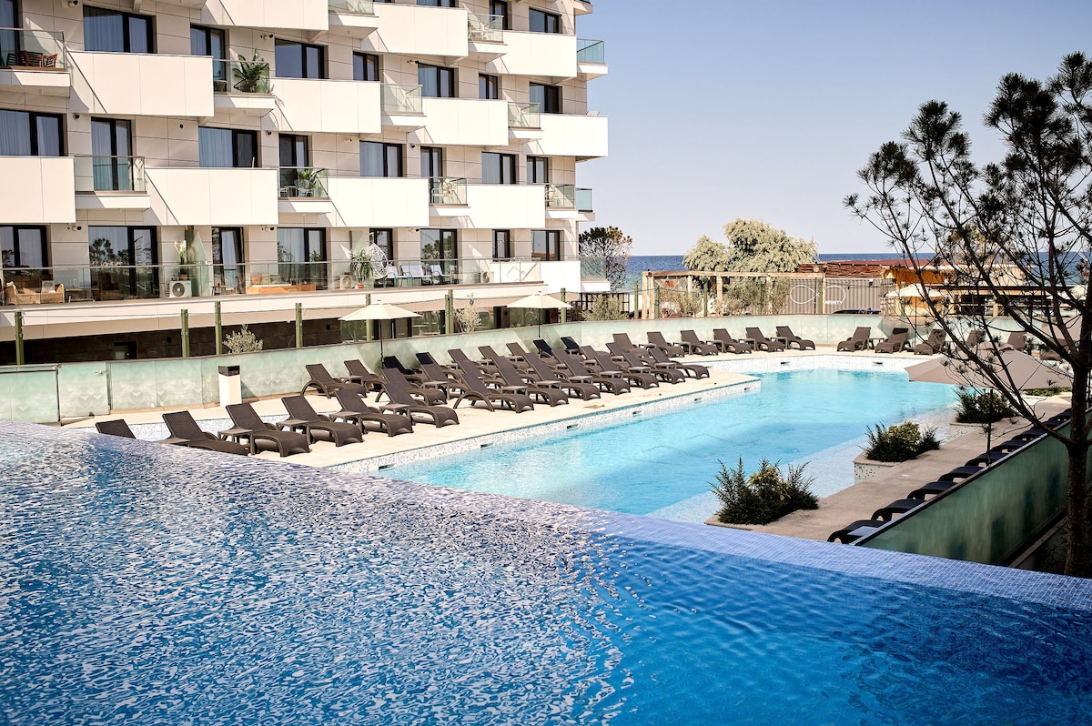 Beach Bliss Apartment in Infinity Beach Resort parking — Διαμέρισμα — κατάλυμα διακοπών στο Infinity Resort & SPA, Mamaia Nord, Κωνστάντζα, Ρουμανία — φωτογραφία 5 του καταλύματος | Aqua Vista Rentals
