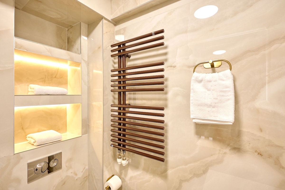 Beach Bliss Apartment in Infinity Beach Resort parking — Διαμέρισμα — κατάλυμα διακοπών στο Infinity Resort & SPA, Mamaia Nord, Κωνστάντζα, Ρουμανία — φωτογραφία 6 του καταλύματος | Aqua Vista Rentals