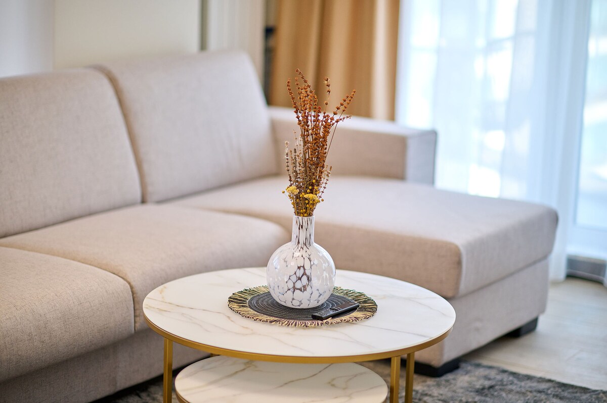 Smarald Sea View Apartment in Infinity Beach Resort - parking — Διαμέρισμα — κατάλυμα διακοπών με θέα στη θάλασσα στο Infinity Resort & SPA, Mamaia Nord, Κωνστάντζα, Ρουμανία — φωτογραφία 4 του καταλύματος | Aqua Vista Rentals